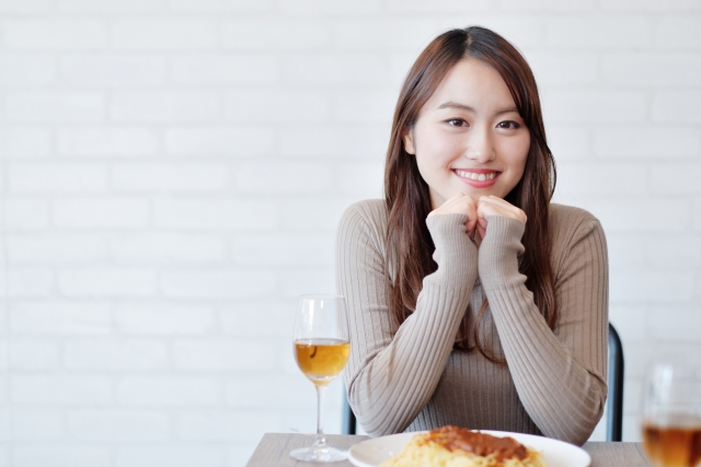 キュアジェットでほうれい線は消える？針を使わない最新治療の効果を徹底解説